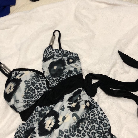 Olinda light summer dress leopard print style - Picture 2 of 3